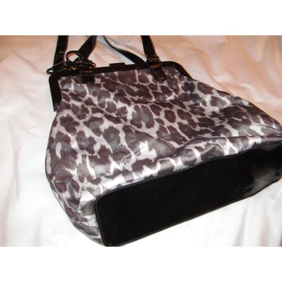 LeSportsac boutique leopard nyloarge shoulder  bag - Picture 5 of 7